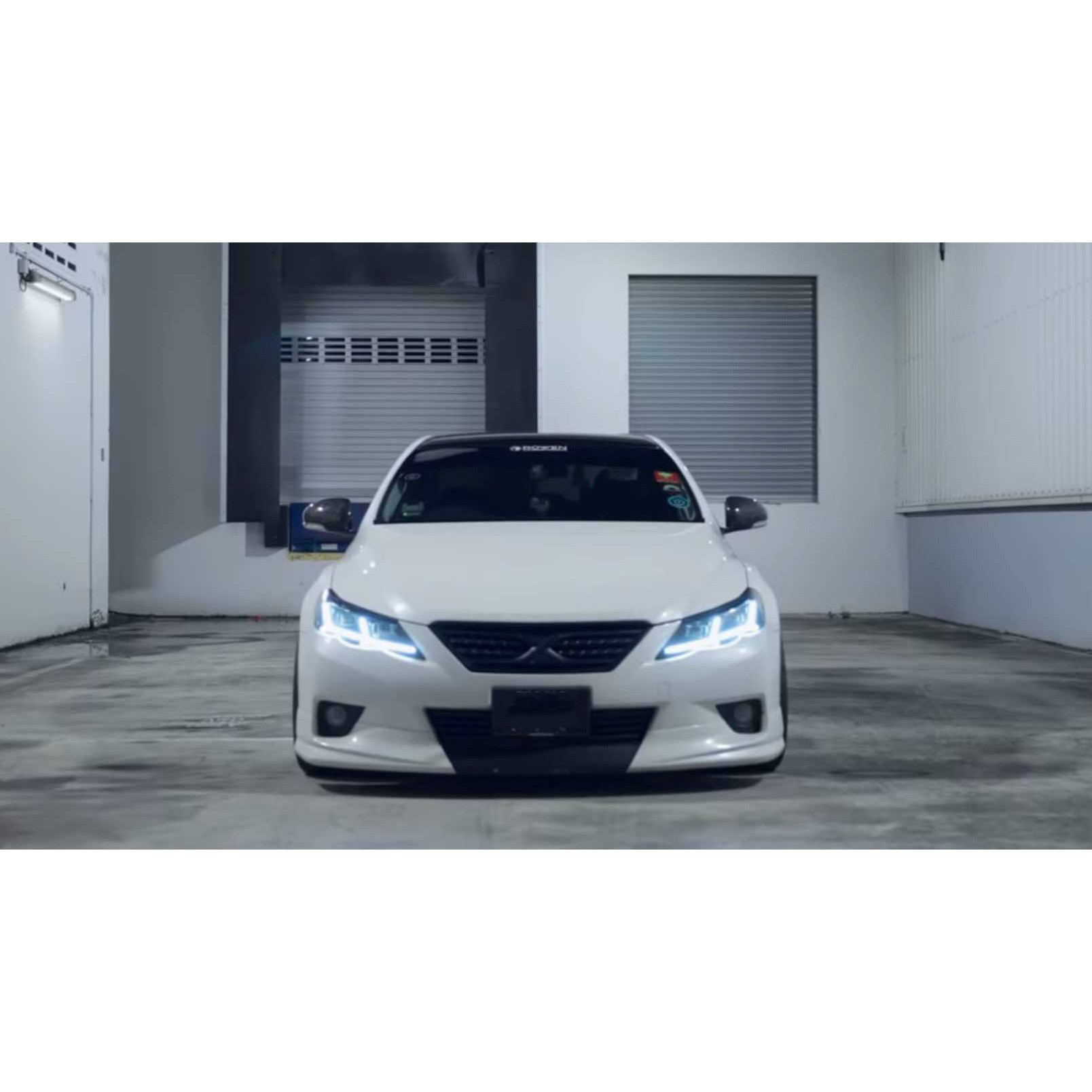 For Toyota Reiz 2010 model headlight LED modification