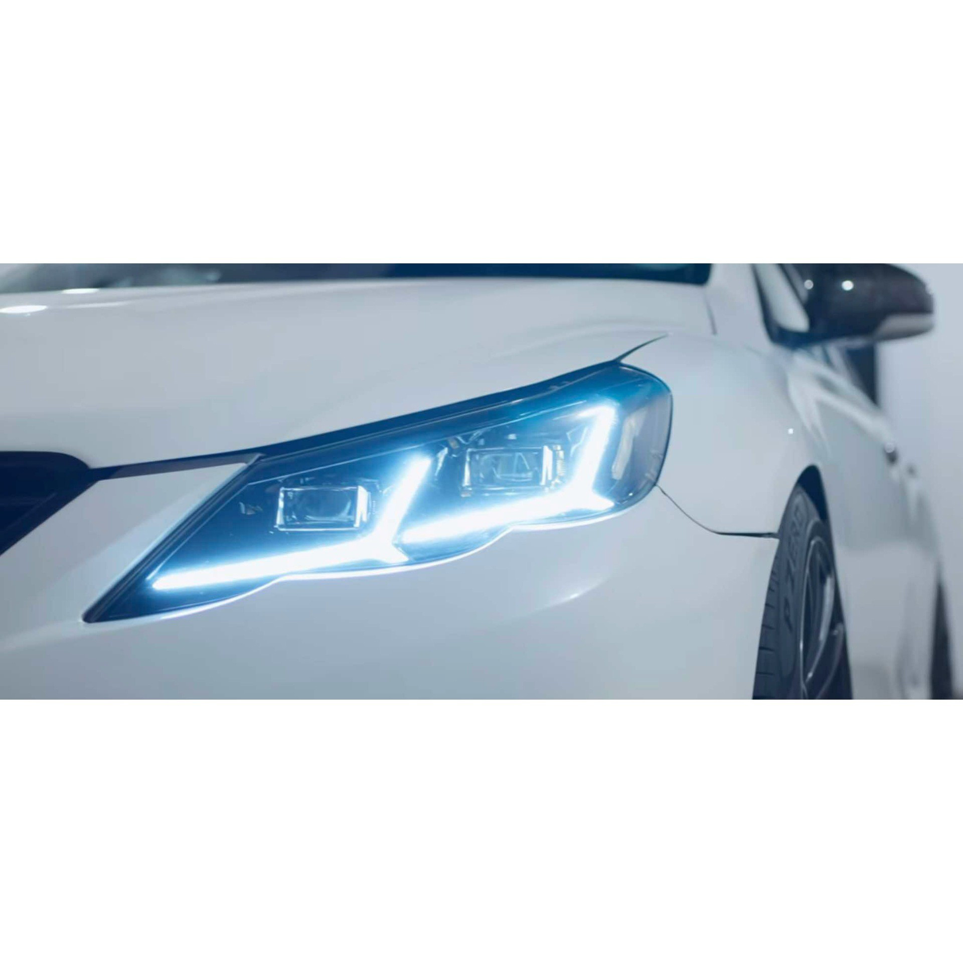 For Toyota Reiz 2010 model headlight LED modification