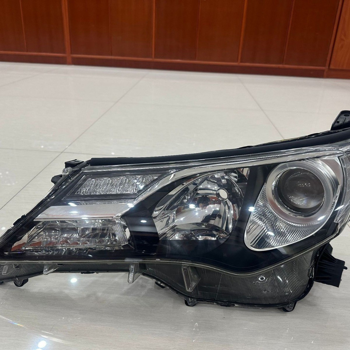 For Toyota 2014-2015 RAV4 Halogen Headlights OEM: 81170-0R060 81130-0R060