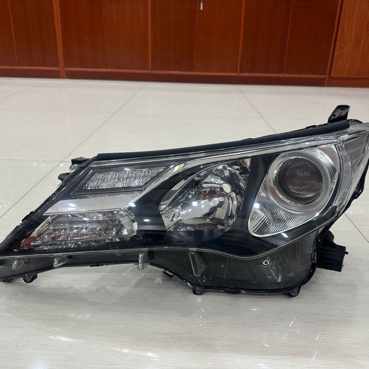 For Toyota 2014-2015 RAV4 Halogen Headlights OEM: 81170-0R060 81130-0R060