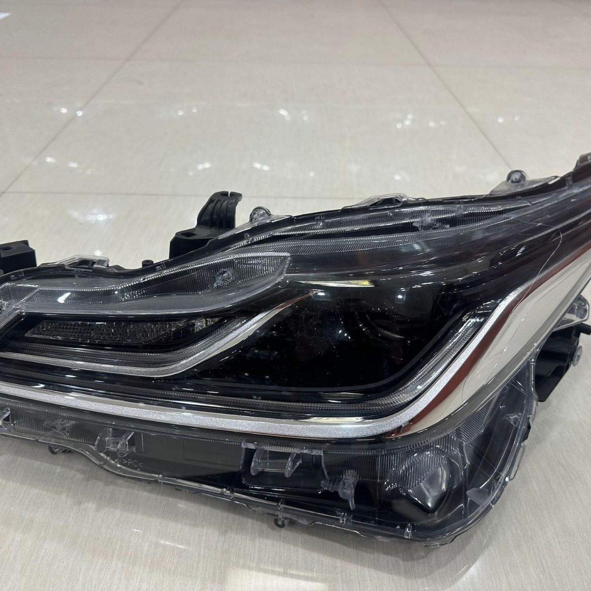 For Toyota 2019 Corolla high-end LED front headlights OEM: 81170-02V80 81130-02V80