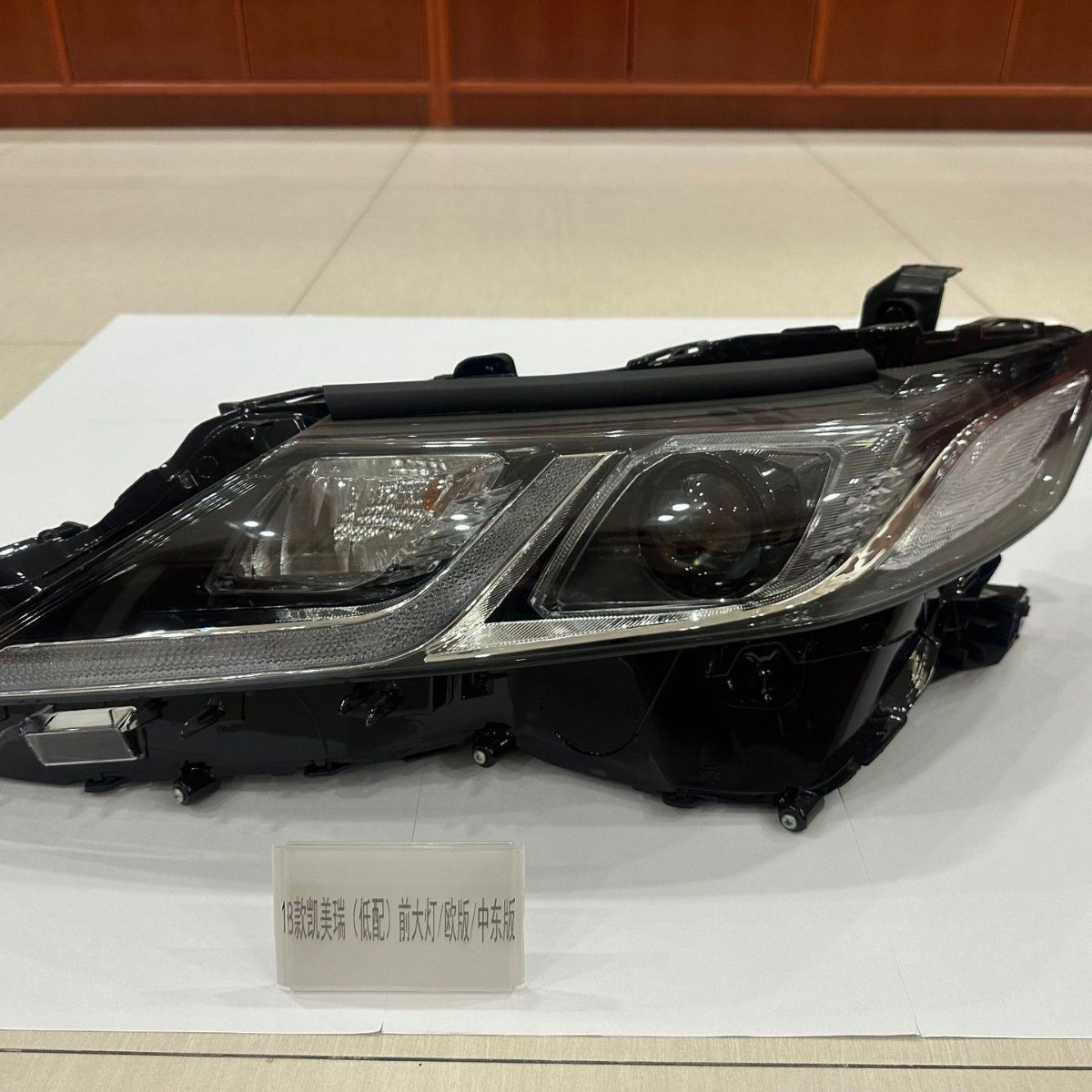 For Toyota 2018 Camry low-end front headlights OEM: 81150-06E20 81130-06E20