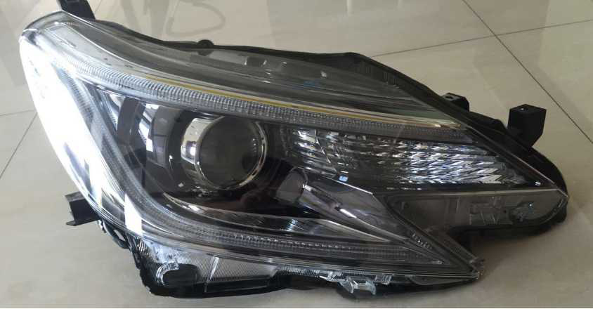 For Toyota 2014 Reiz front headlights OEM: 81185-0P090 81145-0P090