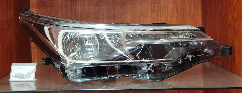 For Toyota 2017 Corolla low configuration headlights OEM: 81170-02P80 81130-02P80