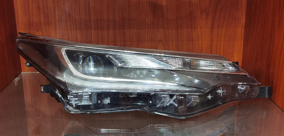 For Toyota 2017 Corolla high configuration headlights OEM: 81150-02P90 81110-02P90