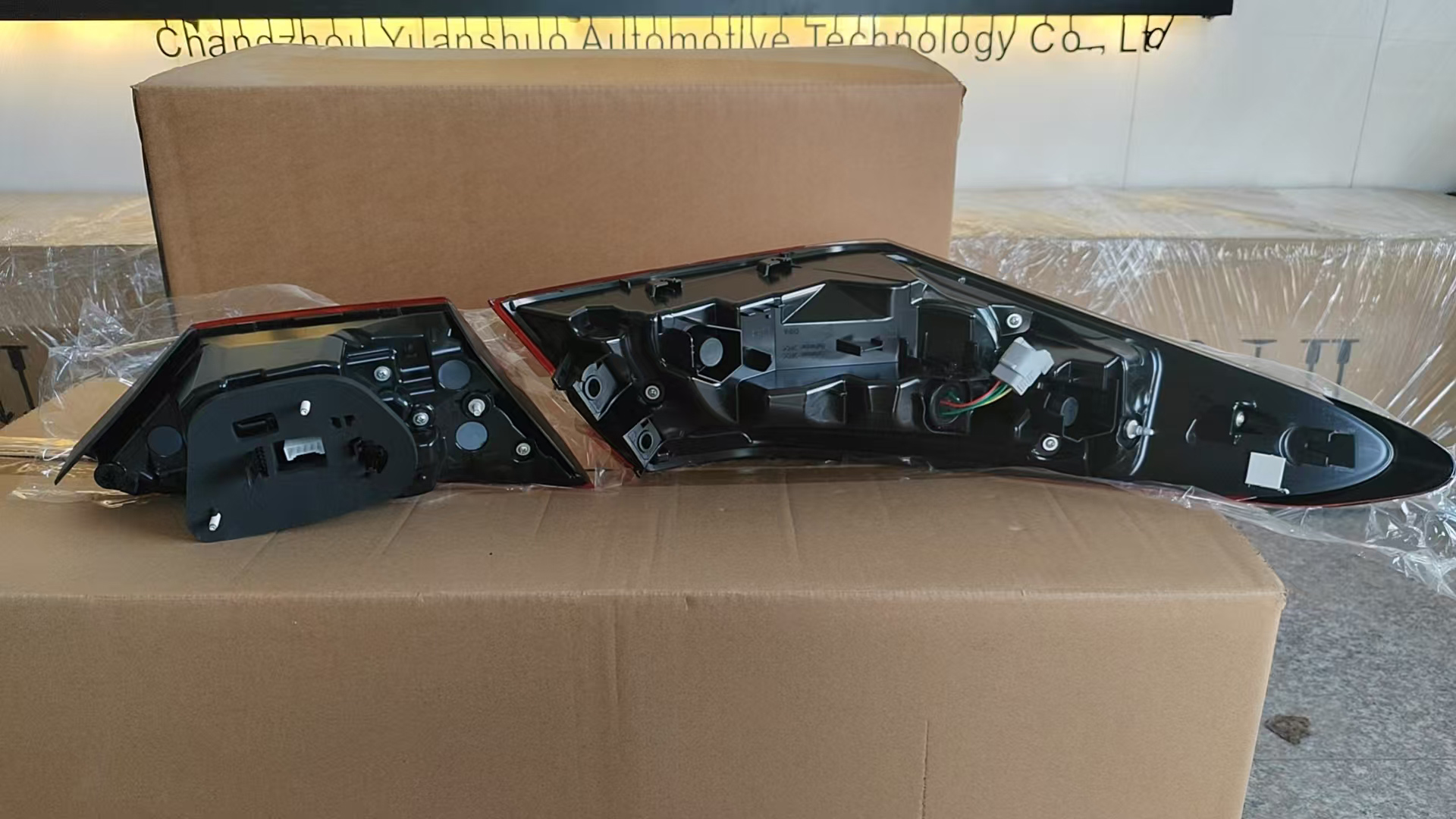 For Toyota 2021 Camry rear tail lights OEM: 81560-06760 81550-06760