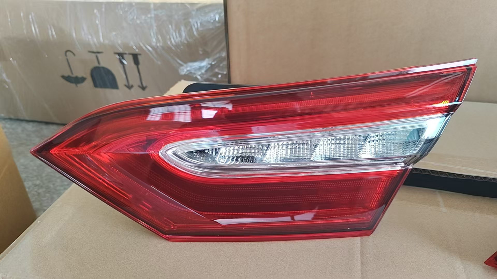 For Toyota 2021 Camry rear tail lights OEM: 81590-06660 81580-06660