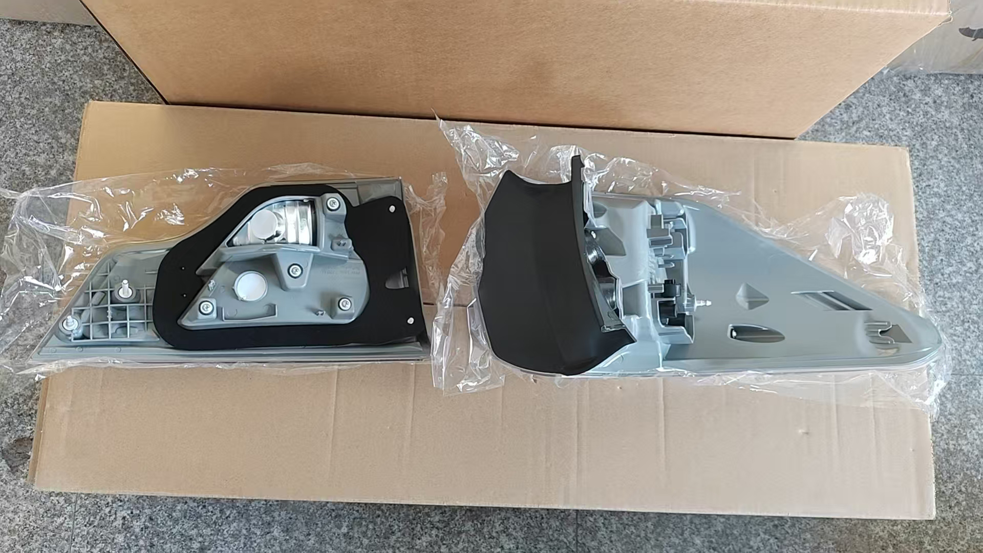 For Toyota 2015 Highlander Rear Taillight OEM: 81591-0E080 81581-0E080