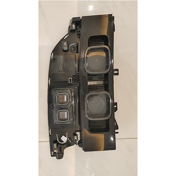 For Land Rover Defender Rear Tail Light (White) OEM: LR133580 LR133582