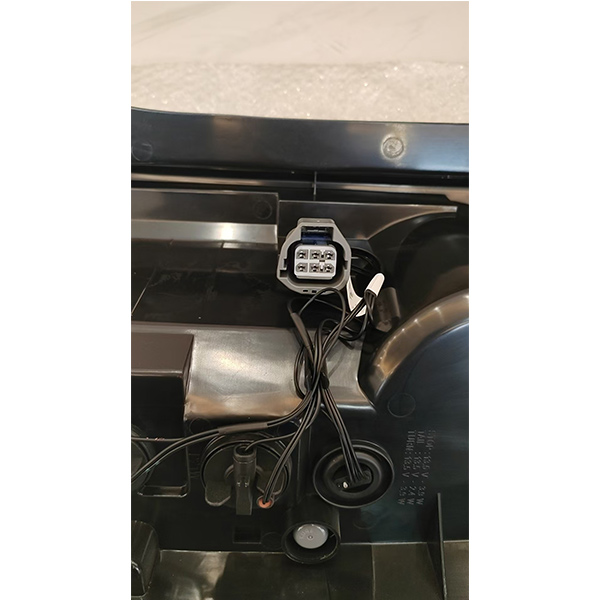 For 2014 Land Rover Discovery 4 front and rear taillights (black) OEM: LR052395 LR052397