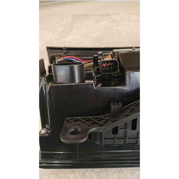 For 2013 Land Rover Range Rover Vogue rear taillight (white) OEM: LR034237 LR034255