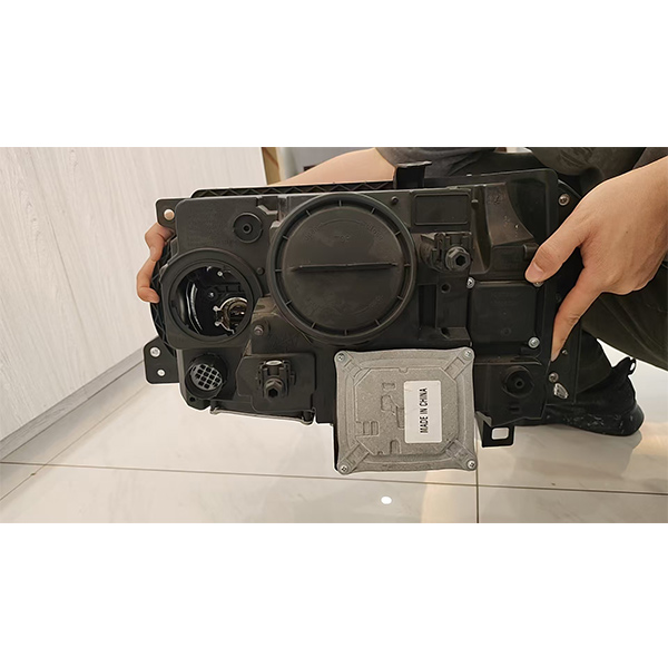 For 2010 Land Rover Range Rover Vogue front headlight OEM: LR010819 LR010825