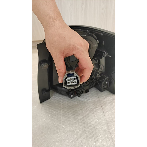 For 2014 Land Rover Discovery Sport 2 Rear Tail Light (Gray)