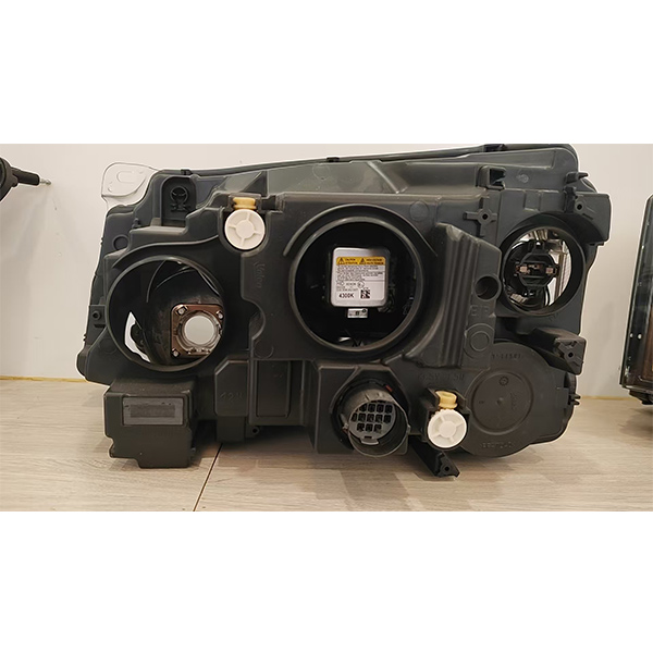 For 2010 Land Rover Range Rover Sport front headlights OEM: LR023551 LR023552 (9-pin) / LR023555 LR023556 (15-pin)