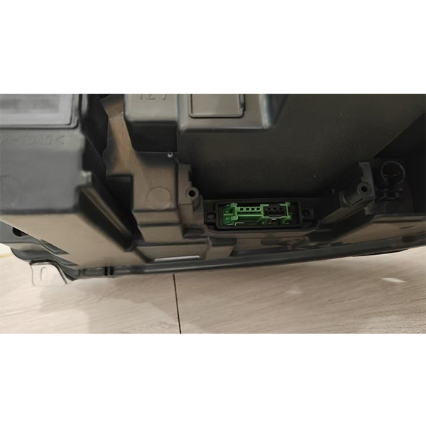 For 2010 Land Rover Range Rover Sport front headlights OEM: LR023551 LR023552 (9-pin) / LR023555 LR023556 (15-pin)