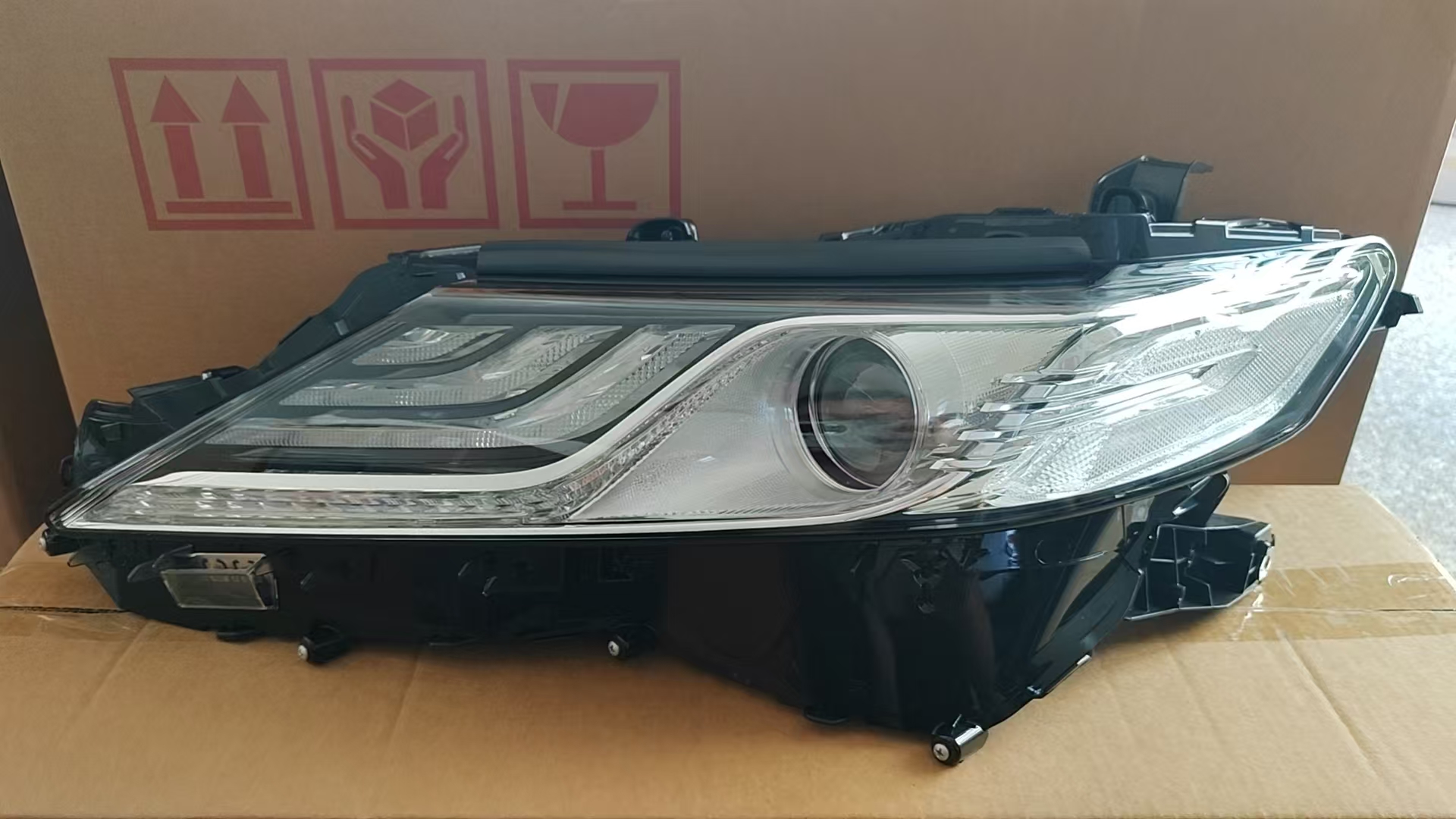 For 2018 Toyota Camry LED Front Headlights (High Configuration) European Version 81150-06E50